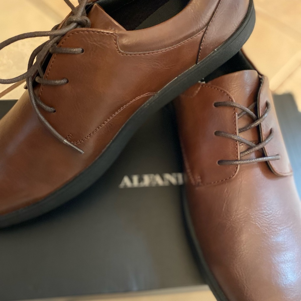 ALFANI CASUAL Dress Brown Lace up shoes. Men's Size 10.5M.  Memory Foam insoles
